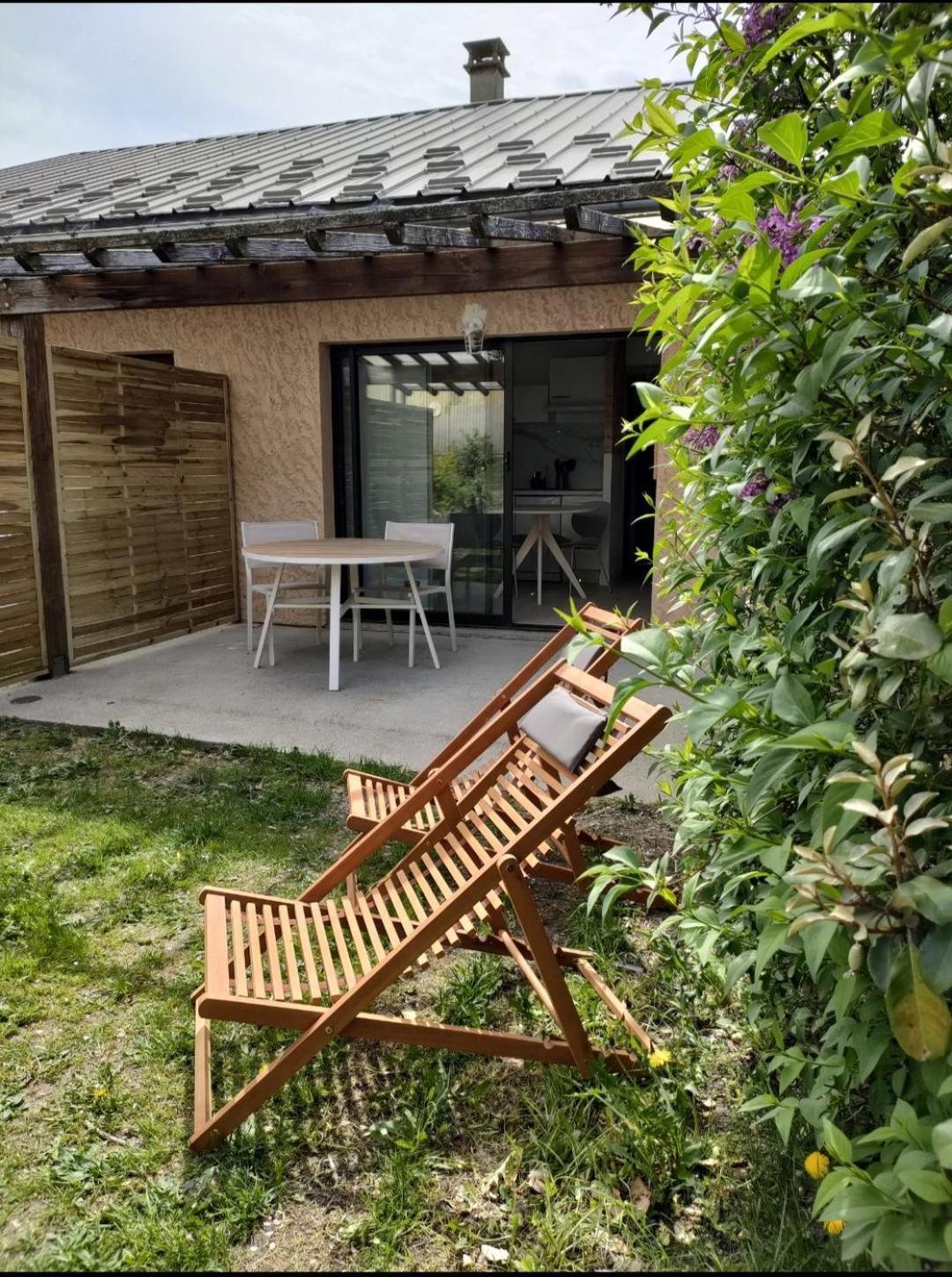 Le Cosy Du Plongeoir - T2 Neuf Avec Vue Sur Le Lac De Serre Poncon Et Grande Terrasse Avec Jardin Savines Extérieur photo