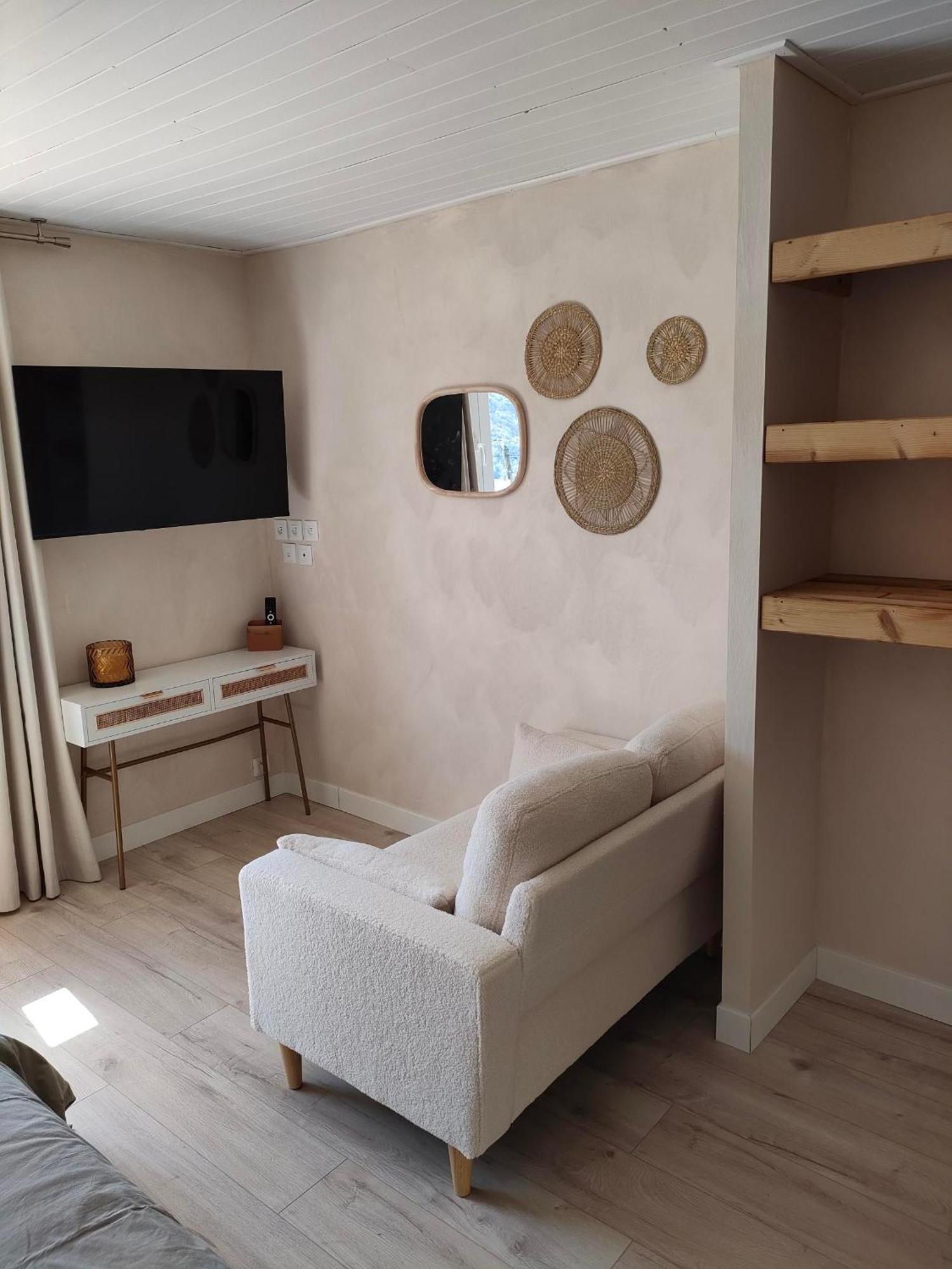 Le Cosy Du Plongeoir - T2 Neuf Avec Vue Sur Le Lac De Serre Poncon Et Grande Terrasse Avec Jardin Savines Extérieur photo