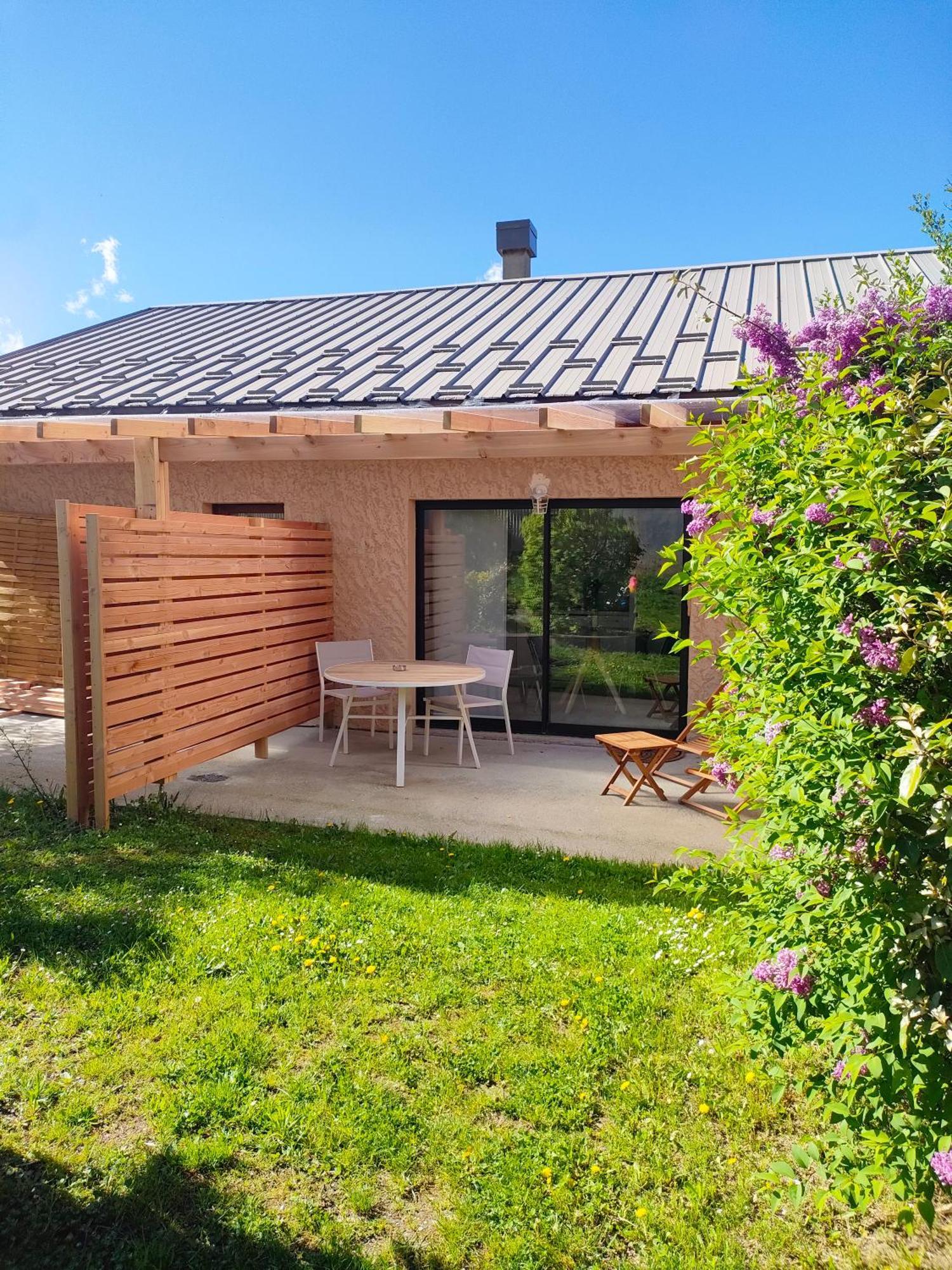 Le Cosy Du Plongeoir - T2 Neuf Avec Vue Sur Le Lac De Serre Poncon Et Grande Terrasse Avec Jardin Savines Extérieur photo